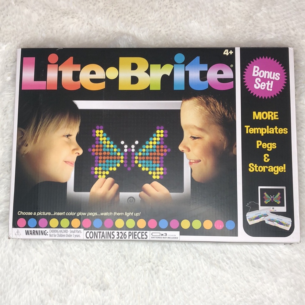 Light Brite Bonus Set More Templates, Pegs and Storage Hasbro - Picture 1 of 8